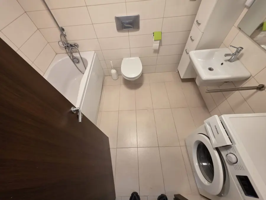 Baia, văzută de la intrare